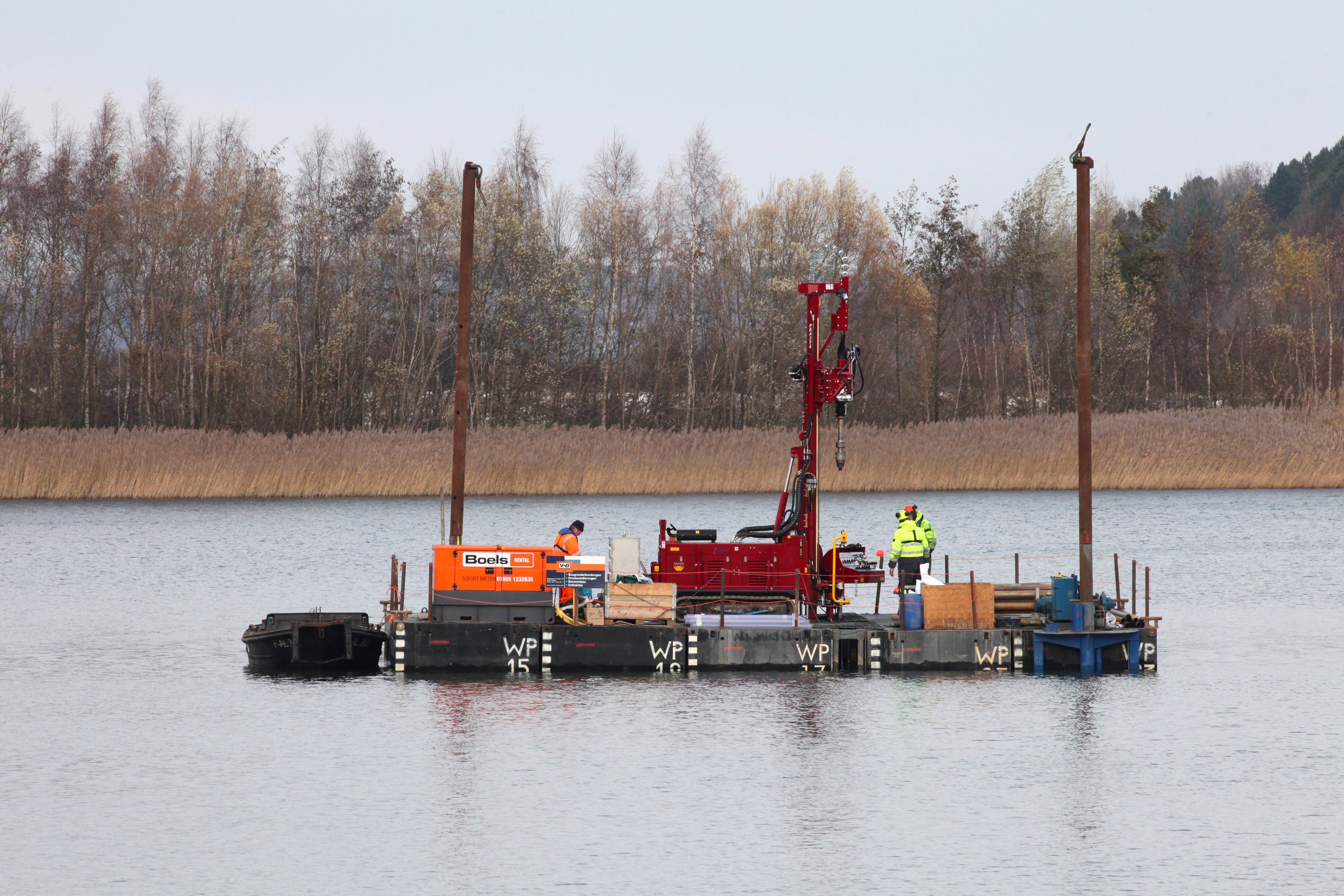 Probenahme in den Bergeteichen (Quelle: IGMR Institute of Geotechnology and Mineral Resources)